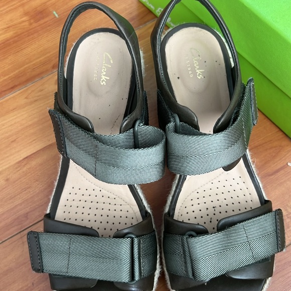 Clarks Aritsan Collectiom • Palm Shine Wedge Sandal • Size 8.5 - Picture 2 of 6